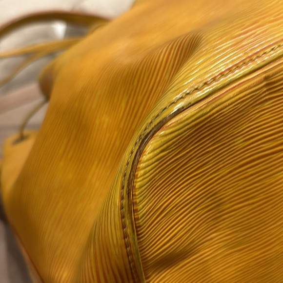 Louis Vuitton Epi Bucket Bag~GUC~Preloved - Picture 11 of 16